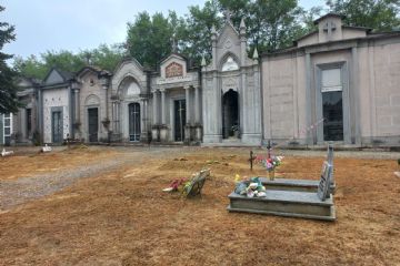 Intervento dei Vigili del Fuoco per rimozione nido di calabroni - Cimitero di Valle San Lorenzo